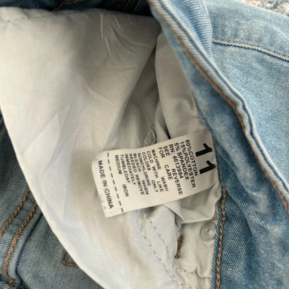 Best Quality Brand Ripped Jeans - Picture 3 of 5